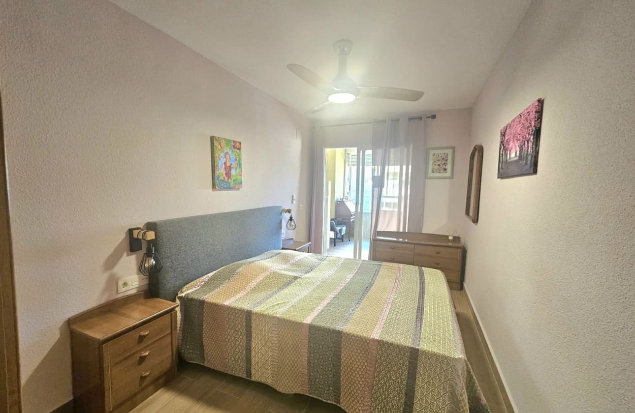 2 slaapkamer Strandappartement te koop in Torrevieja met zwembad - € 169.900 (Ref: 9693226)