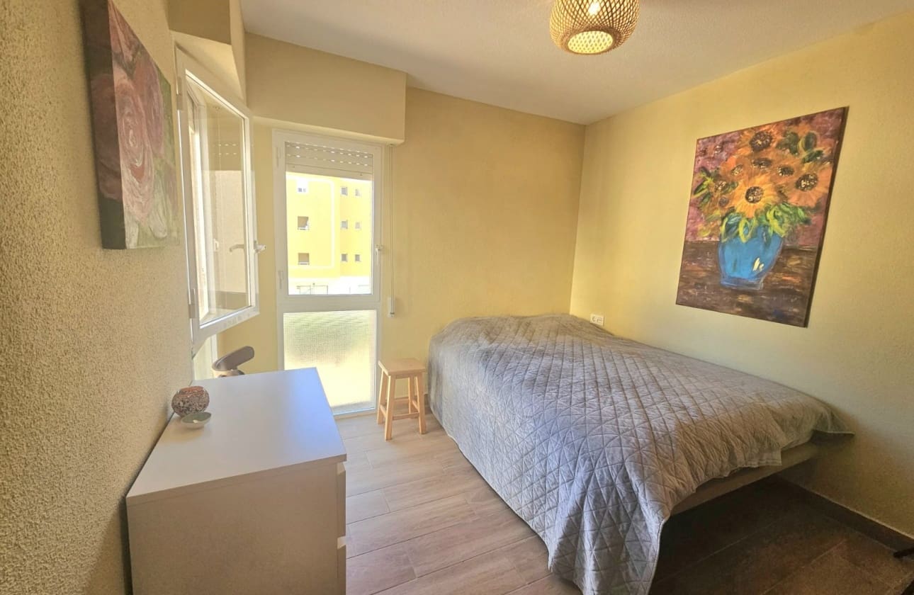 2 slaapkamer Strandappartement te koop in Torrevieja met zwembad - € 169.900 (Ref: 9693226)