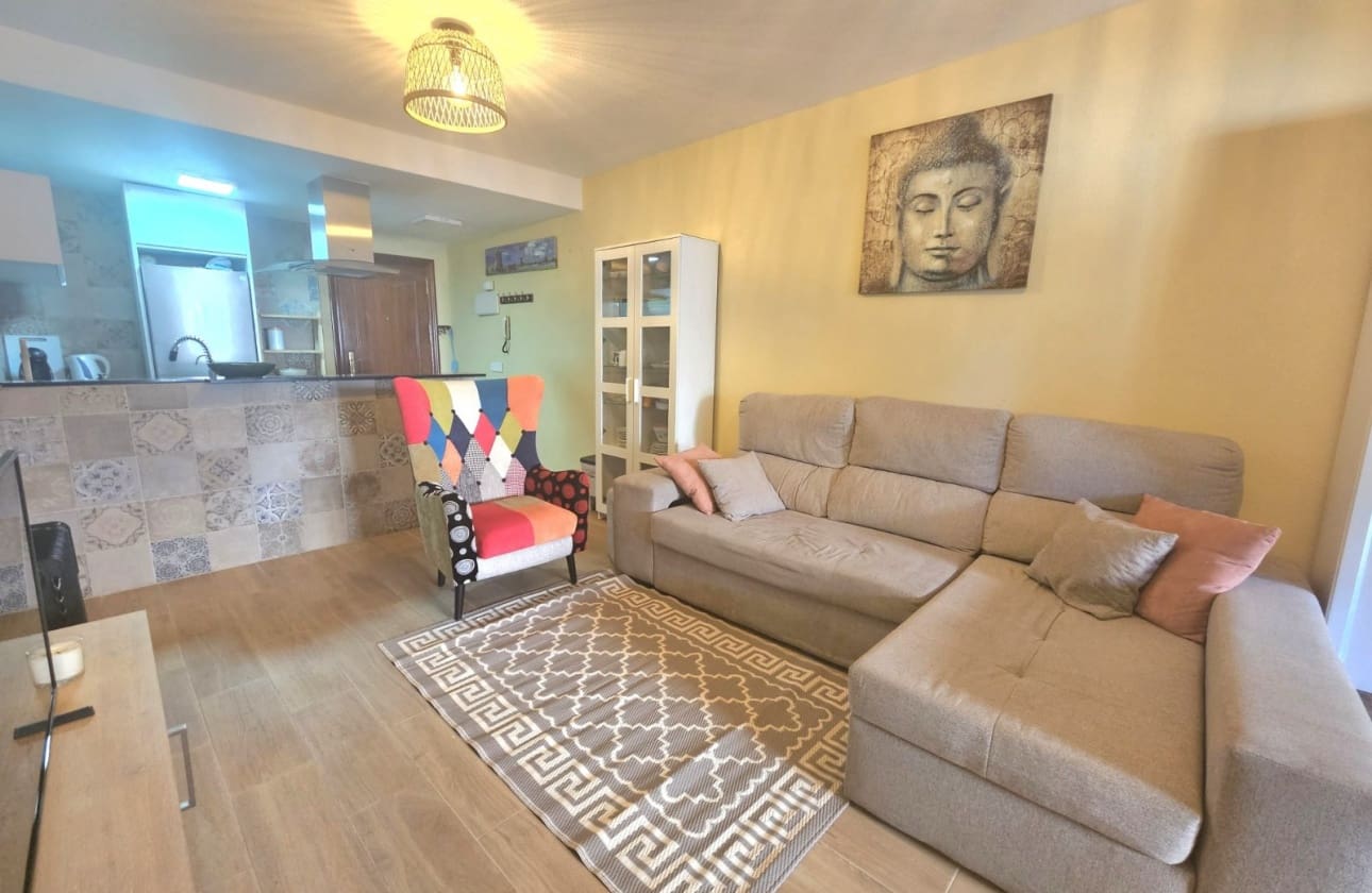 2 slaapkamer Strandappartement te koop in Torrevieja met zwembad - € 169.900 (Ref: 9693226)