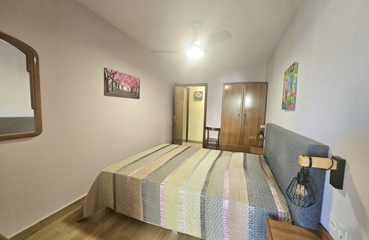 2 slaapkamer Strandappartement te koop in Torrevieja met zwembad - € 169.900 (Ref: 9693226)