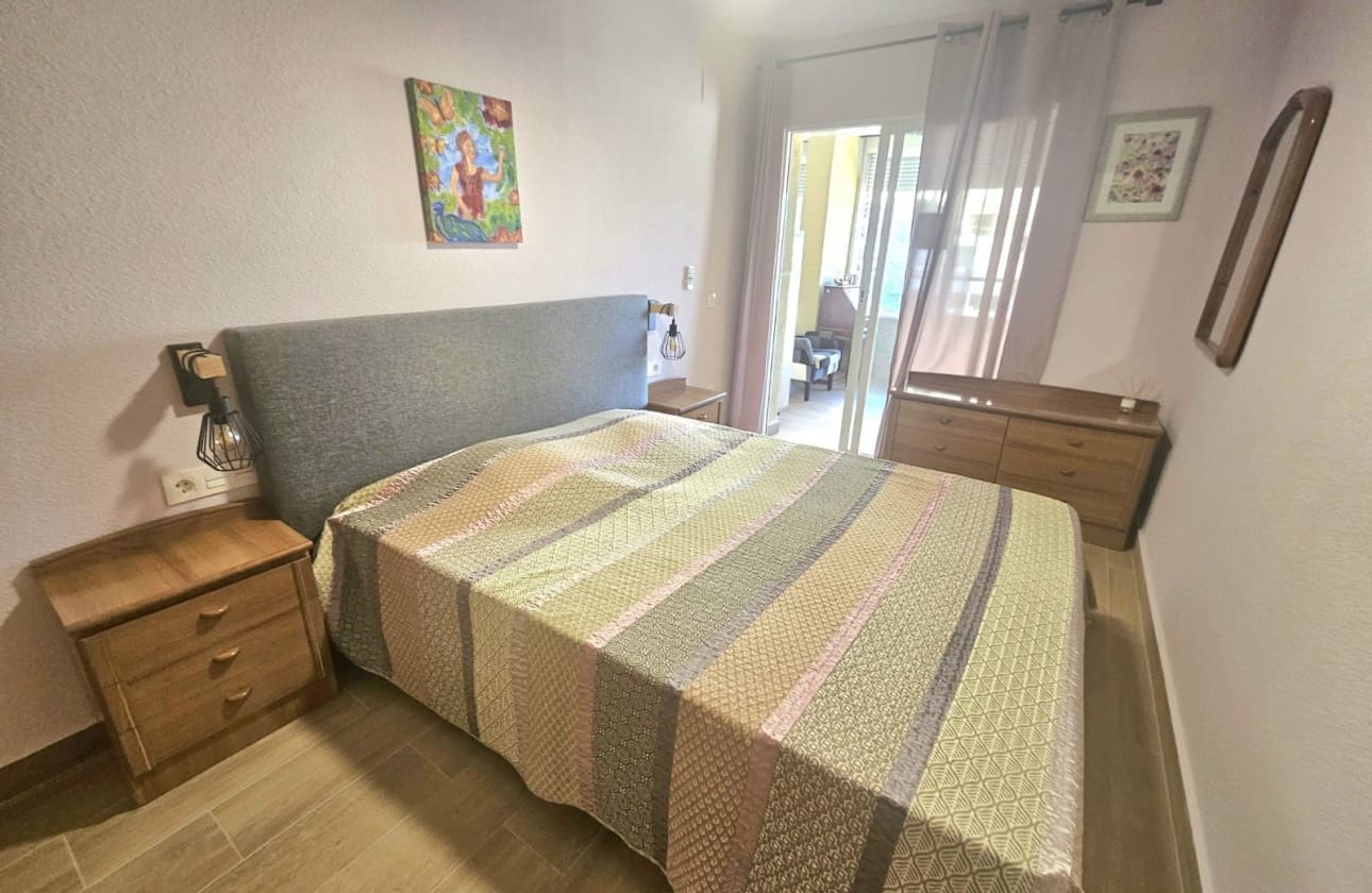 2 slaapkamer Strandappartement te koop in Torrevieja met zwembad - € 169.900 (Ref: 9693226)