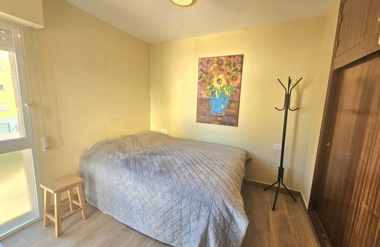 2 slaapkamer Strandappartement te koop in Torrevieja met zwembad - € 169.900 (Ref: 9693226)