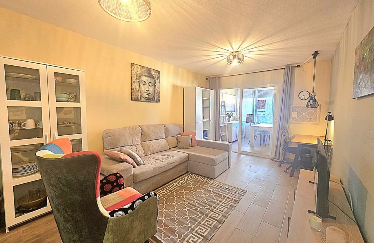 2 slaapkamer Strandappartement te koop in Torrevieja met zwembad - € 169.900 (Ref: 9693226)