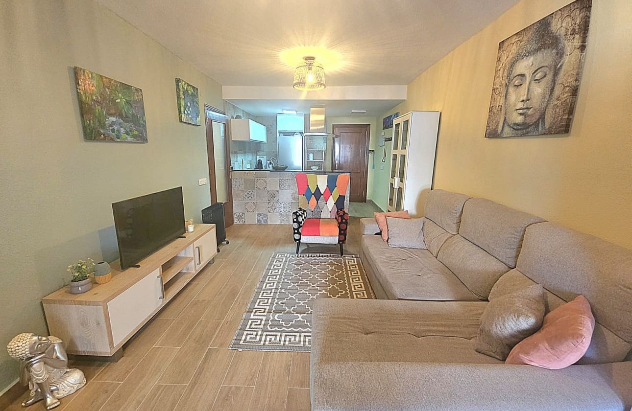 2 slaapkamer Strandappartement te koop in Torrevieja met zwembad - € 169.900 (Ref: 9693226)