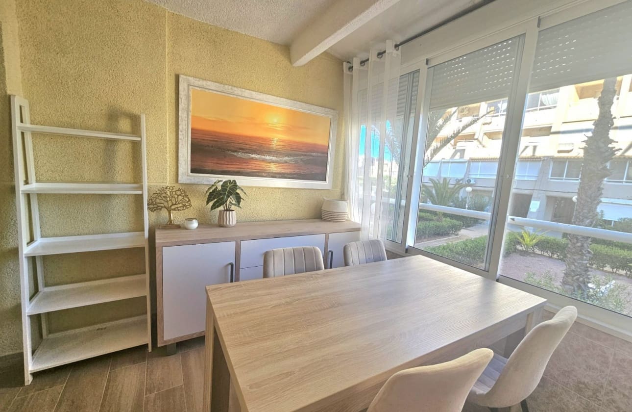 2 slaapkamer Strandappartement te koop in Torrevieja met zwembad - € 169.900 (Ref: 9693226)