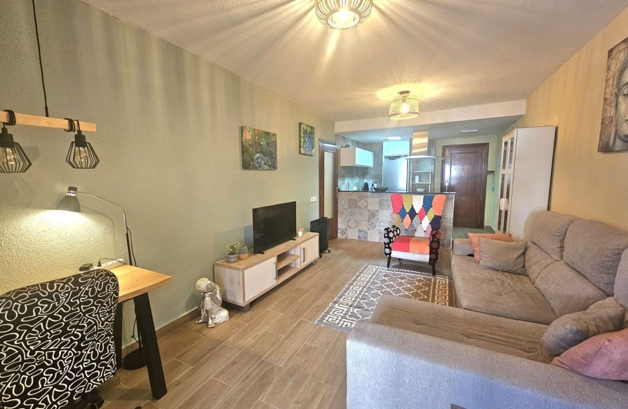 2 slaapkamer Strandappartement te koop in Torrevieja met zwembad - € 169.900 (Ref: 9693226)