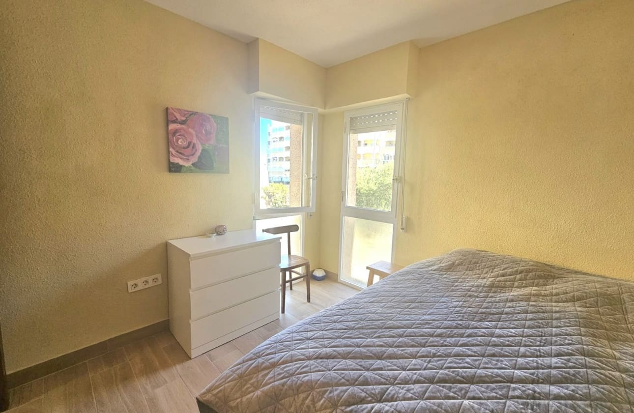 2 slaapkamer Strandappartement te koop in Torrevieja met zwembad - € 169.900 (Ref: 9693226)