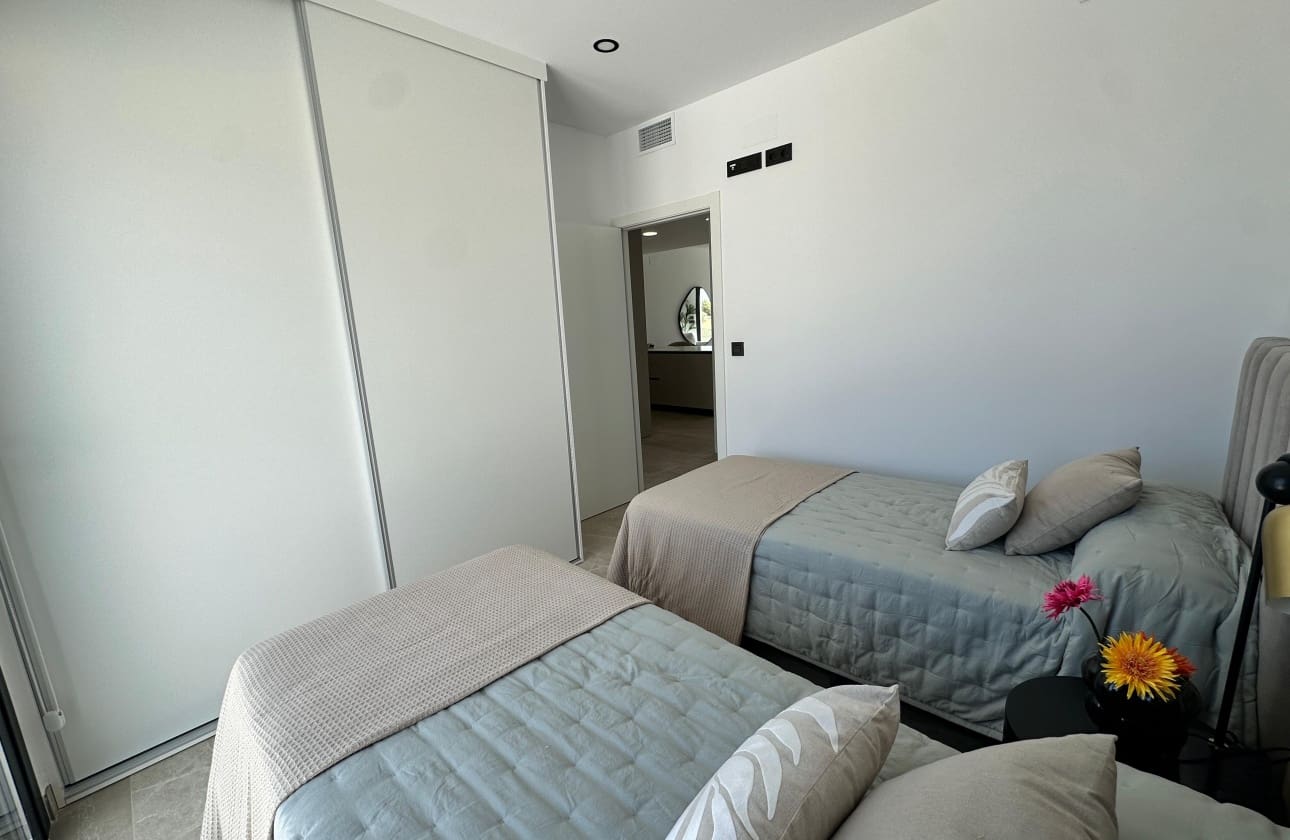 3 makuuhuone Bungalow myytävänä paikassa Los Alcazares mukana uima-altaan 
autotalli - 409 000 € (Ref: 9740158)