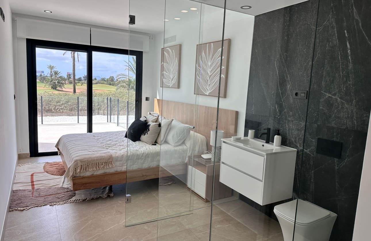 3 makuuhuone Bungalow myytävänä paikassa Los Alcazares mukana uima-altaan 
autotalli - 409 000 € (Ref: 9740158)