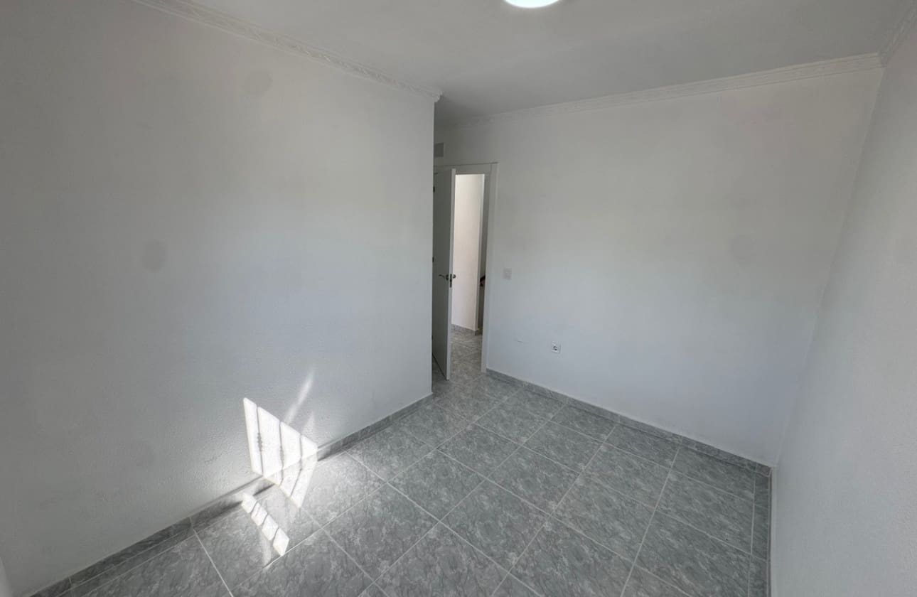 3 soverom Hus til salgs i Torrevieja med svømmebasseng - € 199 900 (Ref: 9742173)