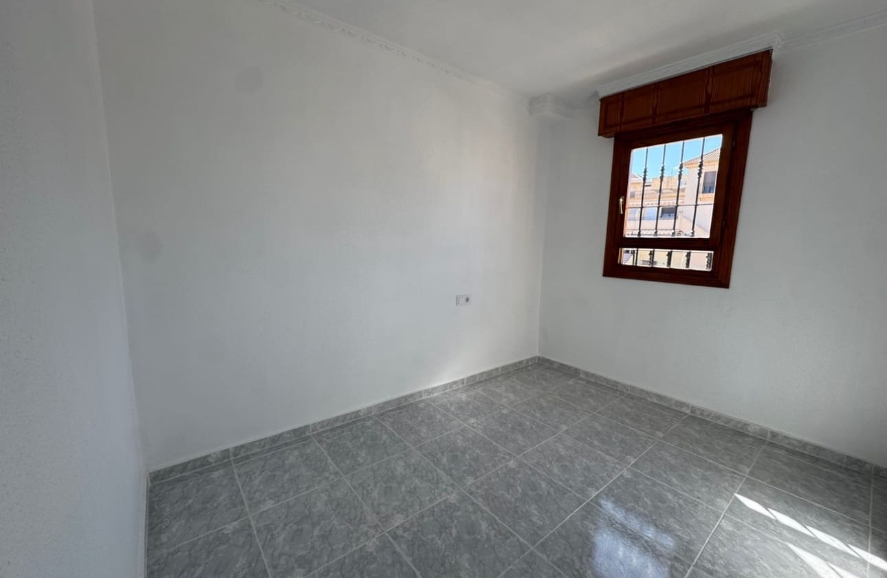 3 soverom Hus til salgs i Torrevieja med svømmebasseng - € 199 900 (Ref: 9742173)