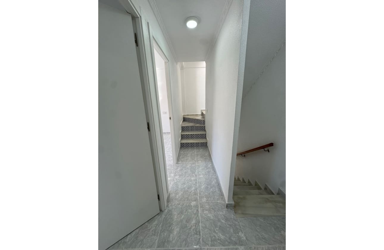 3 soverom Hus til salgs i Torrevieja med svømmebasseng - € 199 900 (Ref: 9742173)