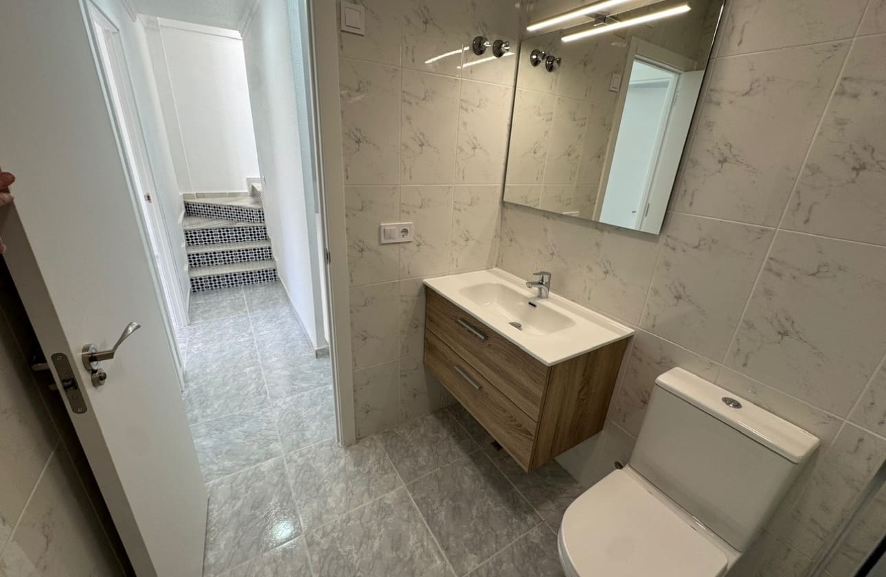 3 soverom Hus til salgs i Torrevieja med svømmebasseng - € 199 900 (Ref: 9742173)