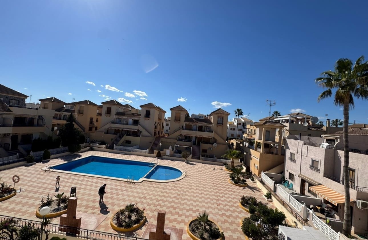 3 soverom Hus til salgs i Torrevieja med svømmebasseng - € 199 900 (Ref: 9742173)