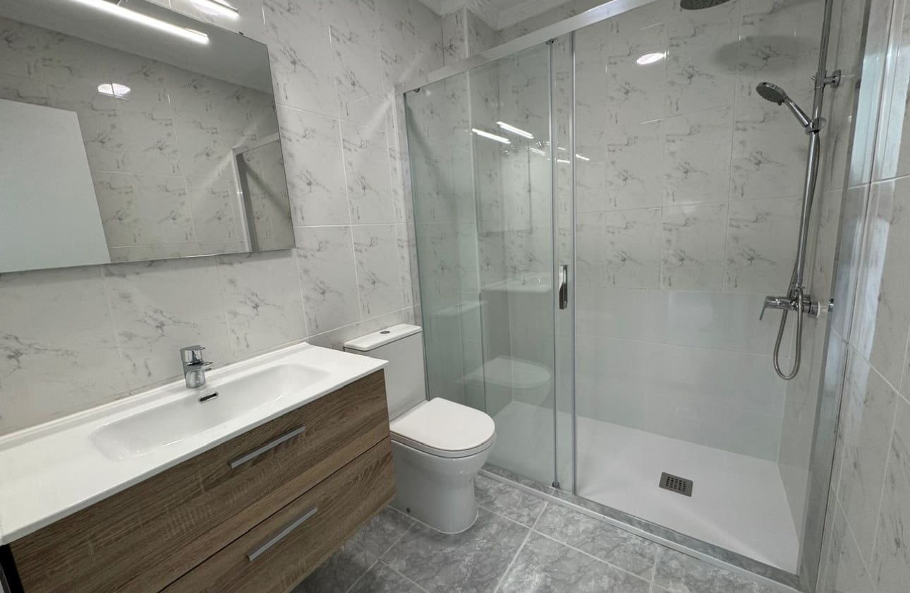 3 soverom Hus til salgs i Torrevieja med svømmebasseng - € 199 900 (Ref: 9742173)