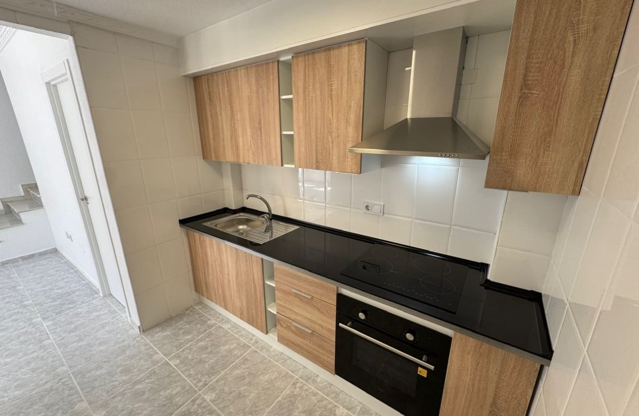 3 soverom Hus til salgs i Torrevieja med svømmebasseng - € 199 900 (Ref: 9742173)