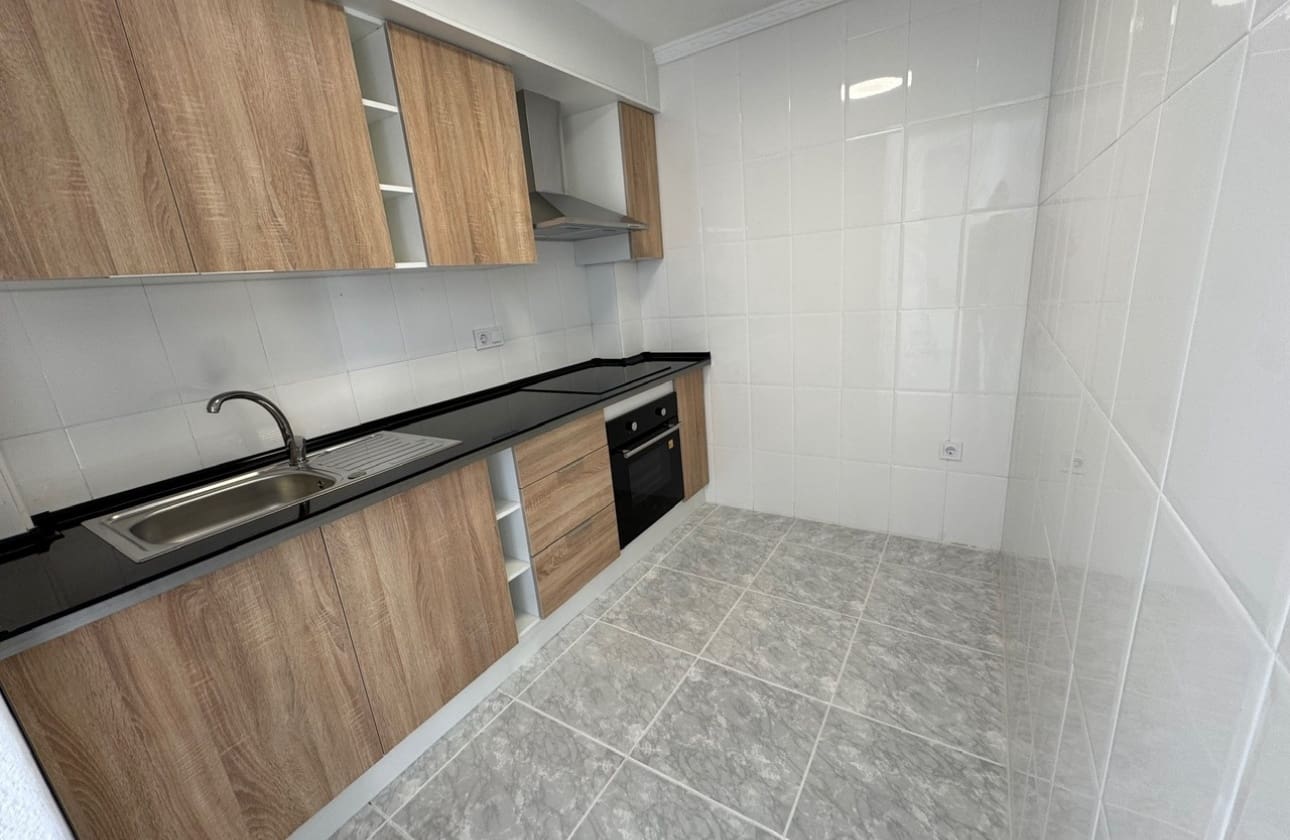 3 soverom Hus til salgs i Torrevieja med svømmebasseng - € 199 900 (Ref: 9742173)