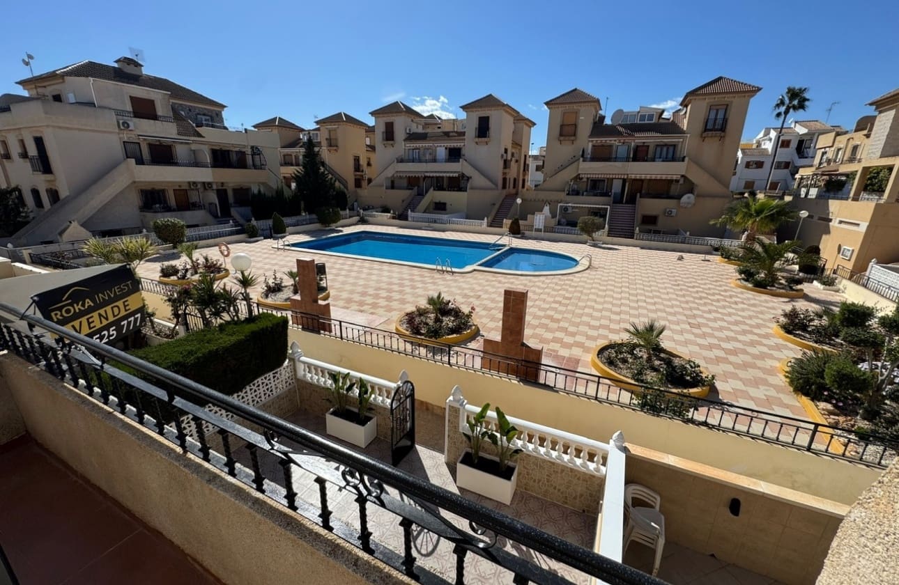 3 soverom Hus til salgs i Torrevieja med svømmebasseng - € 199 900 (Ref: 9742173)