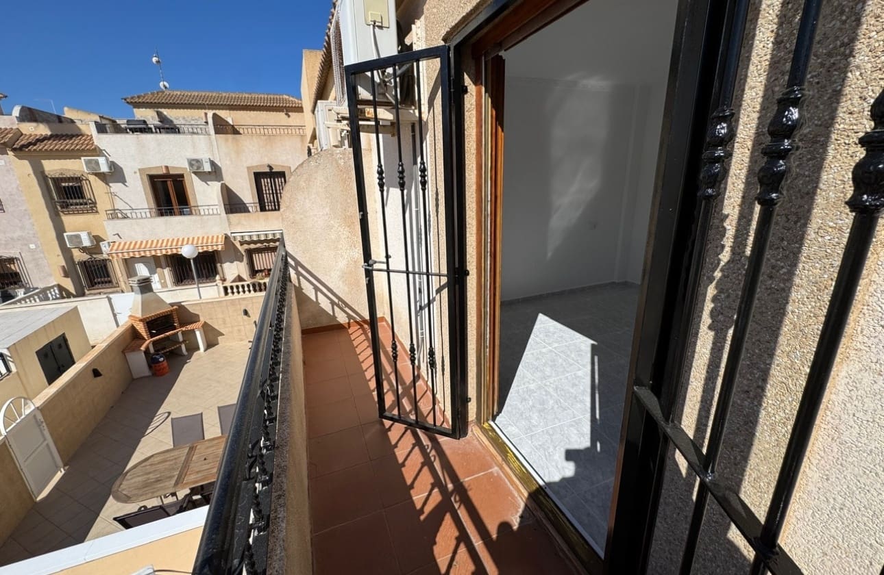 3 soverom Hus til salgs i Torrevieja med svømmebasseng - € 199 900 (Ref: 9742173)