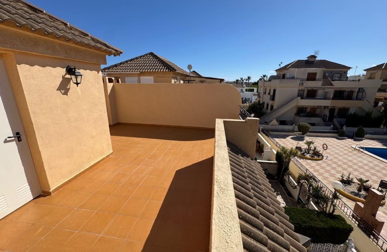 3 soverom Hus til salgs i Torrevieja med svømmebasseng - € 199 900 (Ref: 9742173)