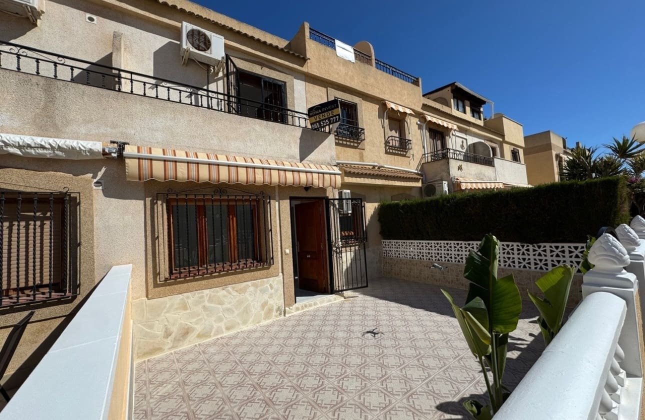 3 soverom Hus til salgs i Torrevieja med svømmebasseng - € 199 900 (Ref: 9742173)