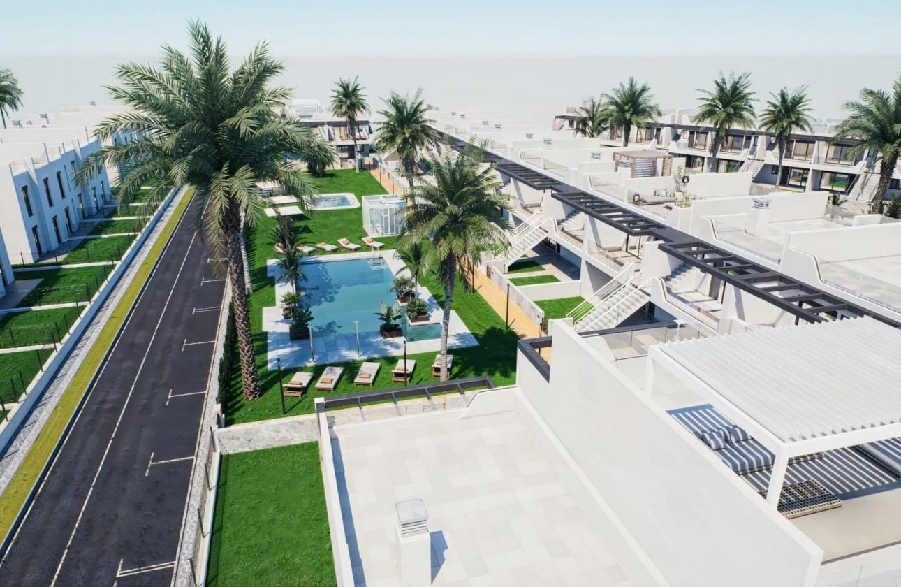 Bungalow de 3 habitaciones en Pilar de la Horadada en venta con piscina - 375.000 € (Ref: 9753670)