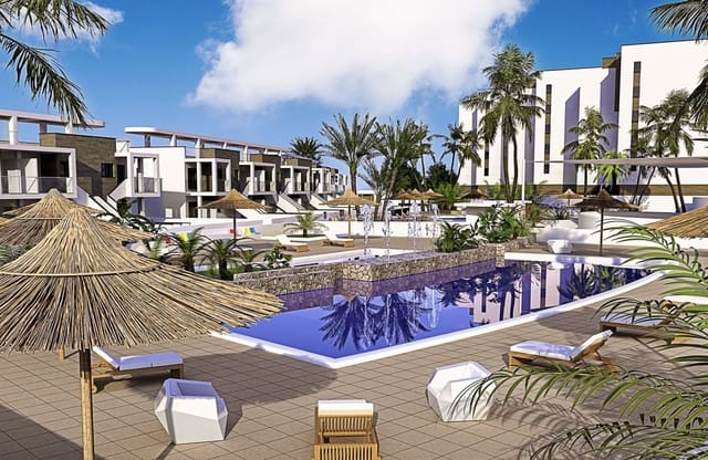 Bungalow de 2 habitaciones en Mil Palmeras, Pilar de la Horadada en venta con piscina - 359.000 € (Ref: 9753672)