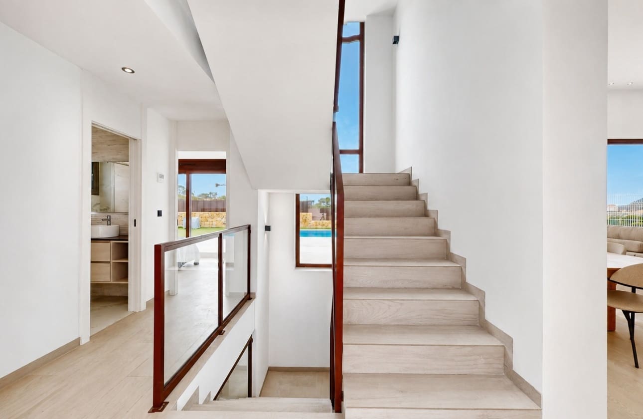 Chalet de 5 habitaciones en Finestrat en venta con piscina - 819.900 € (Ref: 9753681)