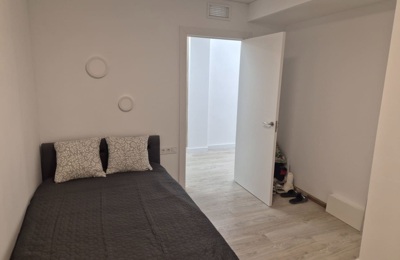 2 Zimmer Strandapartment zu verkaufen in Torrevieja mit Garage - 254.000 € (Ref: 9761429)
