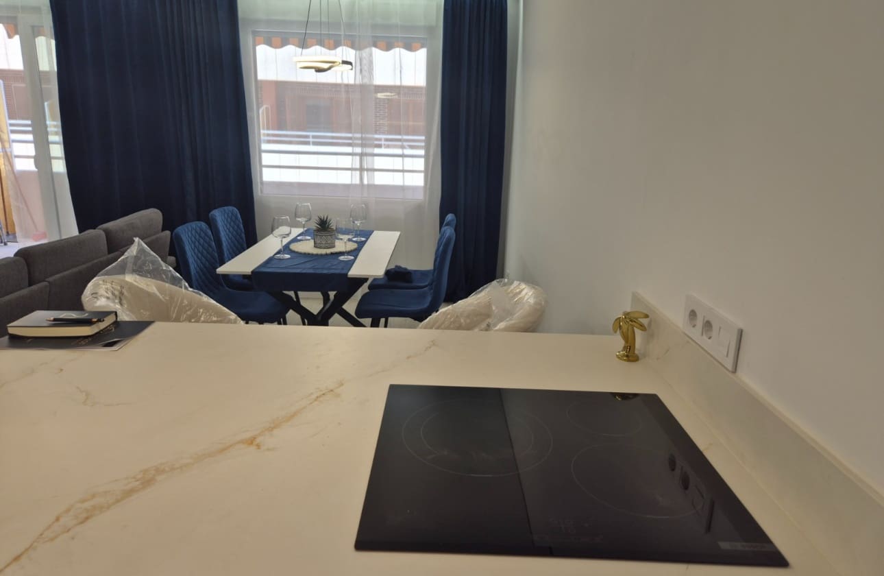 2 Zimmer Strandapartment zu verkaufen in Torrevieja mit Garage - 254.000 € (Ref: 9761429)