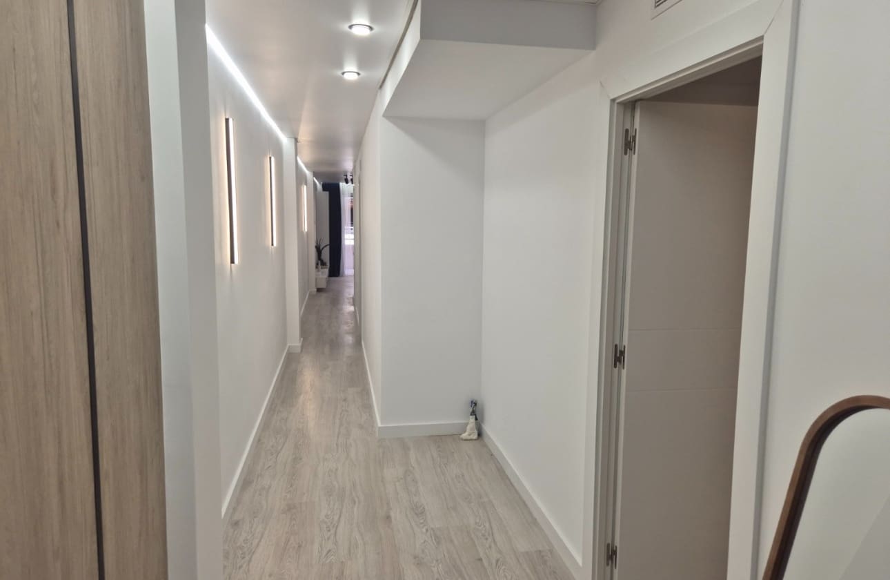 2 Zimmer Strandapartment zu verkaufen in Torrevieja mit Garage - 254.000 € (Ref: 9761429)