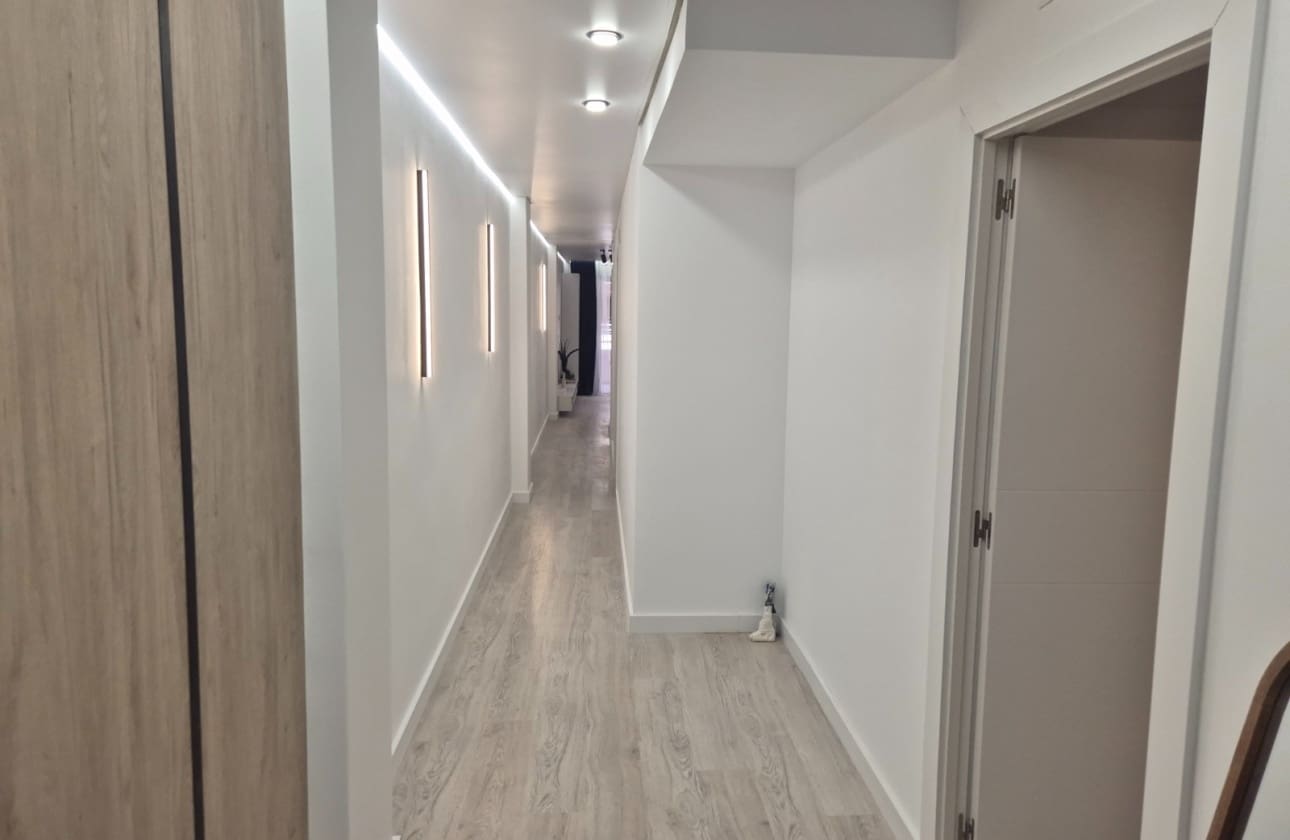 2 Zimmer Strandapartment zu verkaufen in Torrevieja mit Garage - 254.000 € (Ref: 9761429)
