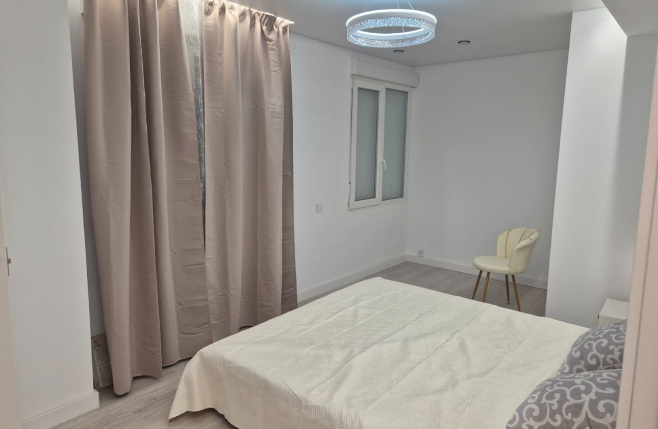2 Zimmer Strandapartment zu verkaufen in Torrevieja mit Garage - 254.000 € (Ref: 9761429)