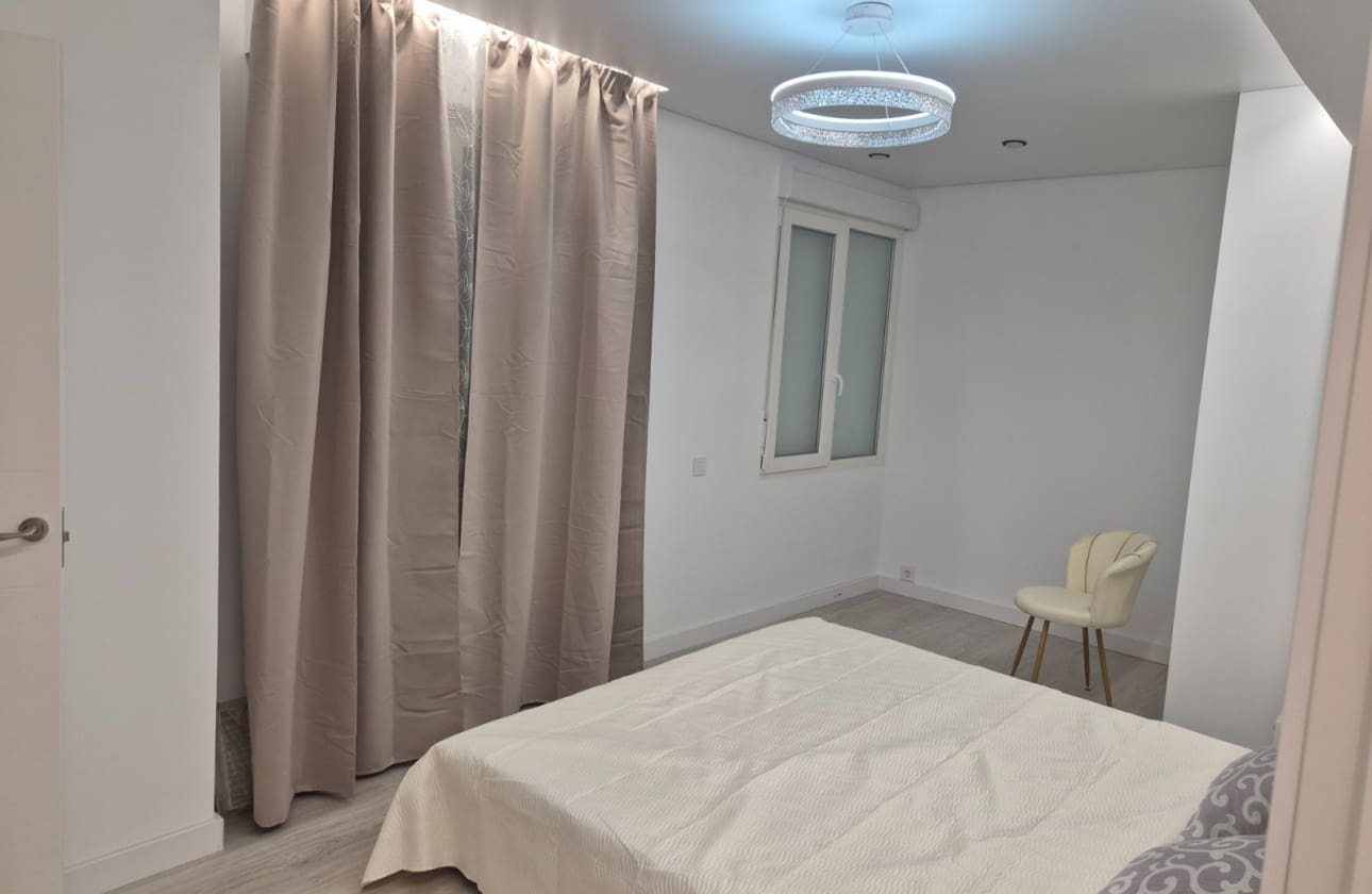 2 Zimmer Strandapartment zu verkaufen in Torrevieja mit Garage - 254.000 € (Ref: 9761429)