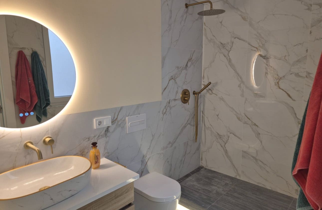 2 Zimmer Strandapartment zu verkaufen in Torrevieja mit Garage - 254.000 € (Ref: 9761429)
