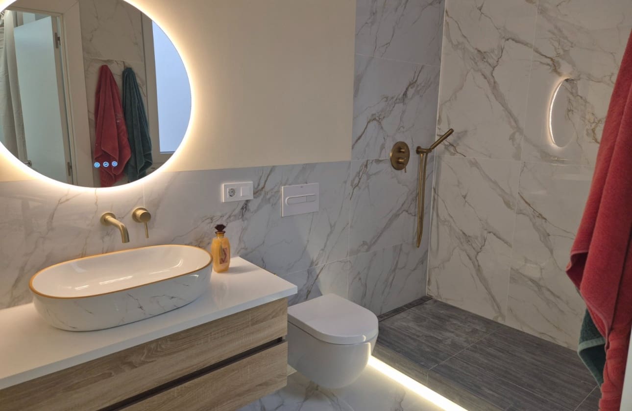 2 Zimmer Strandapartment zu verkaufen in Torrevieja mit Garage - 254.000 € (Ref: 9761429)