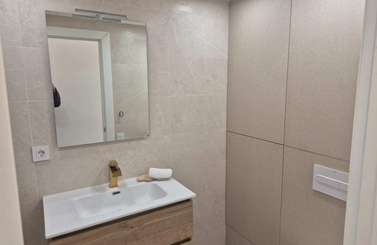 2 Zimmer Strandapartment zu verkaufen in Torrevieja mit Garage - 254.000 € (Ref: 9761429)