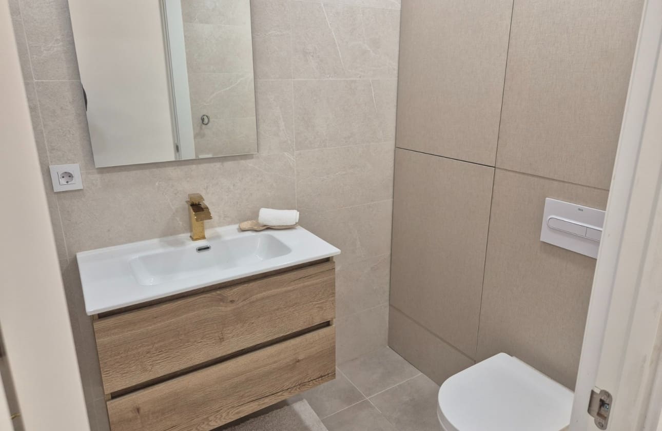2 Zimmer Strandapartment zu verkaufen in Torrevieja mit Garage - 254.000 € (Ref: 9761429)