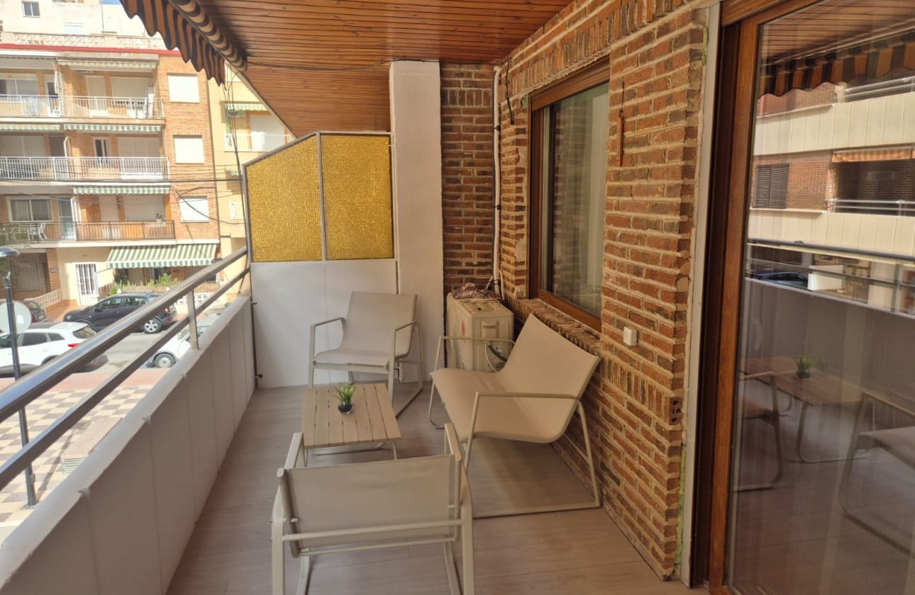 2 Zimmer Strandapartment zu verkaufen in Torrevieja mit Garage - 254.000 € (Ref: 9761429)