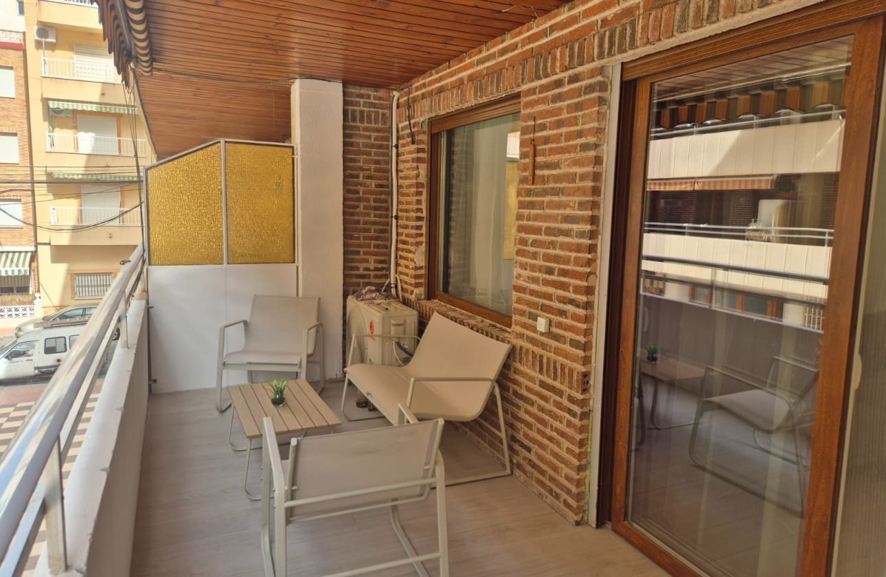 2 Zimmer Strandapartment zu verkaufen in Torrevieja mit Garage - 254.000 € (Ref: 9761429)