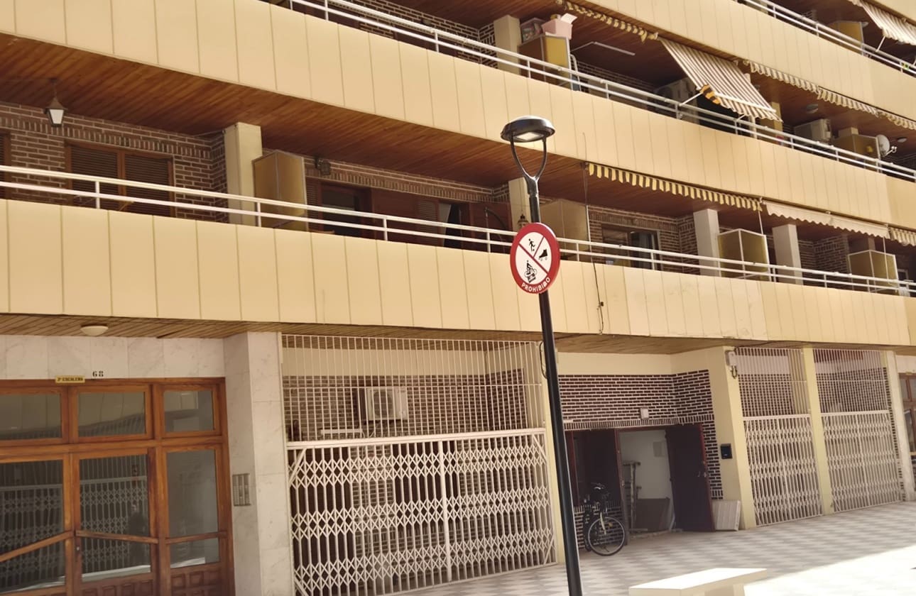 2 Zimmer Strandapartment zu verkaufen in Torrevieja mit Garage - 254.000 € (Ref: 9761429)