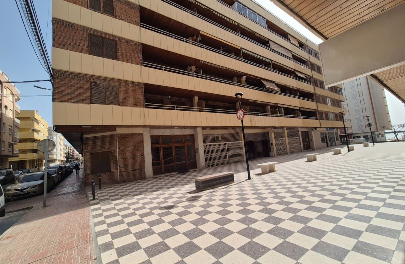 2 Zimmer Strandapartment zu verkaufen in Torrevieja mit Garage - 254.000 € (Ref: 9761429)