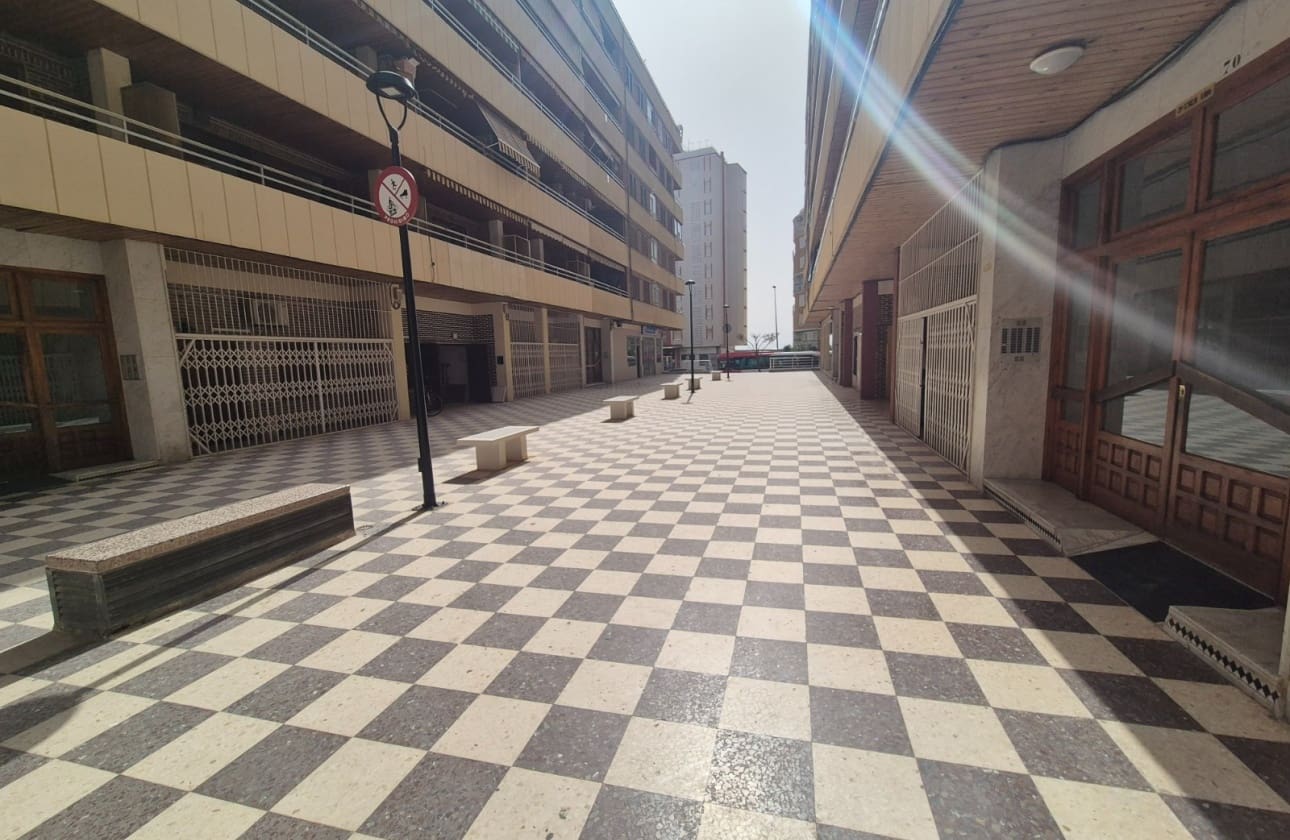 2 Zimmer Strandapartment zu verkaufen in Torrevieja mit Garage - 254.000 € (Ref: 9761429)