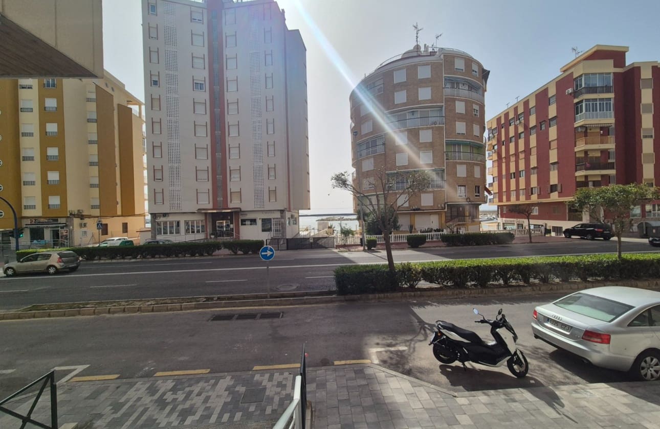 2 Zimmer Strandapartment zu verkaufen in Torrevieja mit Garage - 254.000 € (Ref: 9761429)