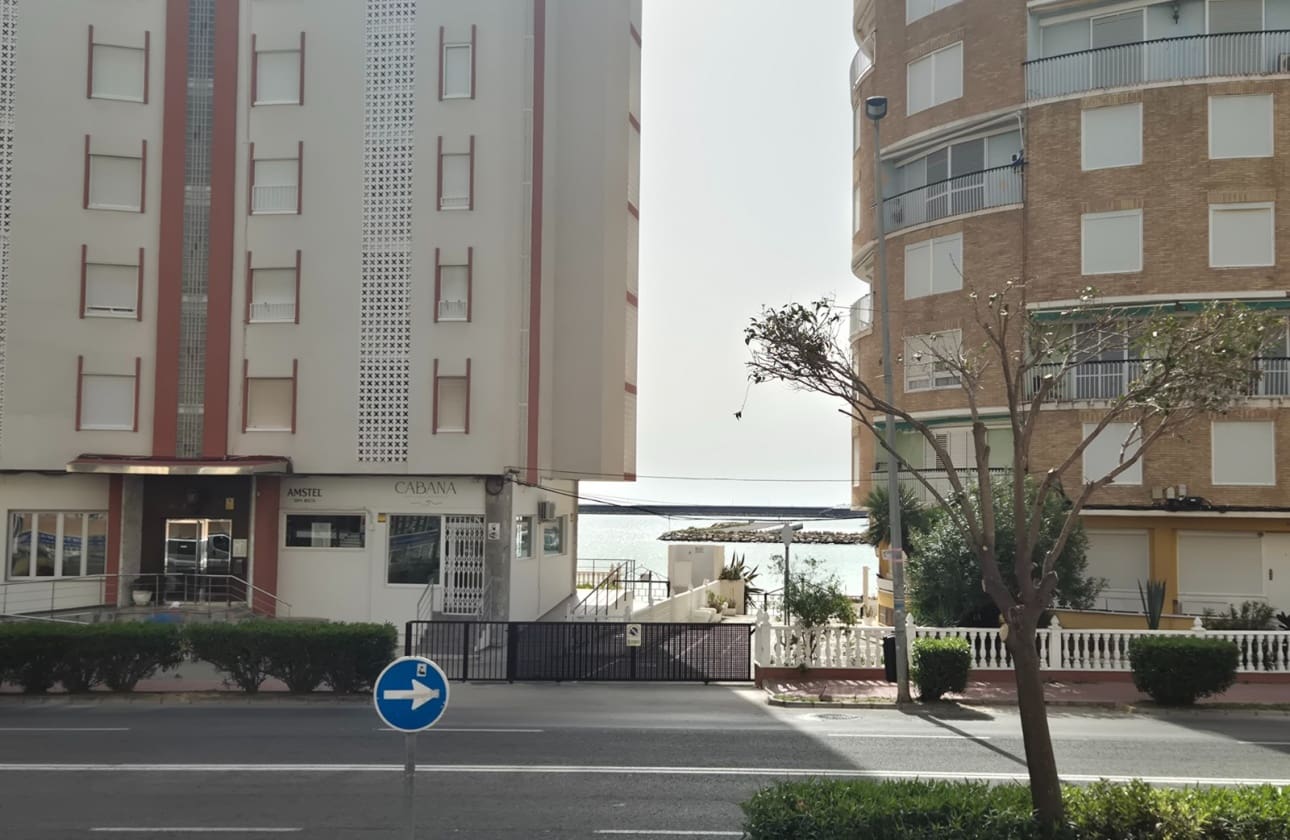 2 Zimmer Strandapartment zu verkaufen in Torrevieja mit Garage - 254.000 € (Ref: 9761429)