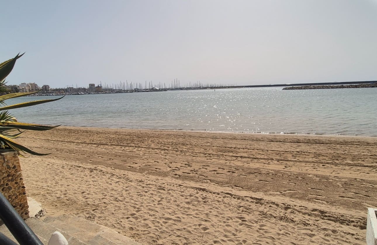 2 Zimmer Strandapartment zu verkaufen in Torrevieja mit Garage - 254.000 € (Ref: 9761429)