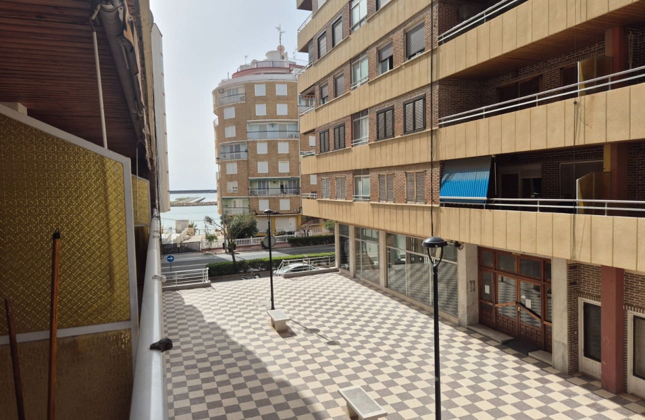 2 Zimmer Strandapartment zu verkaufen in Torrevieja mit Garage - 254.000 € (Ref: 9761429)
