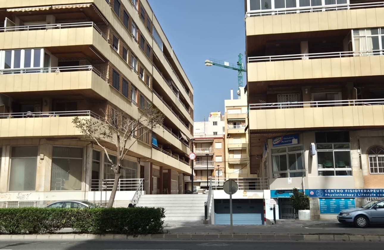 2 Zimmer Strandapartment zu verkaufen in Torrevieja mit Garage - 254.000 € (Ref: 9761429)