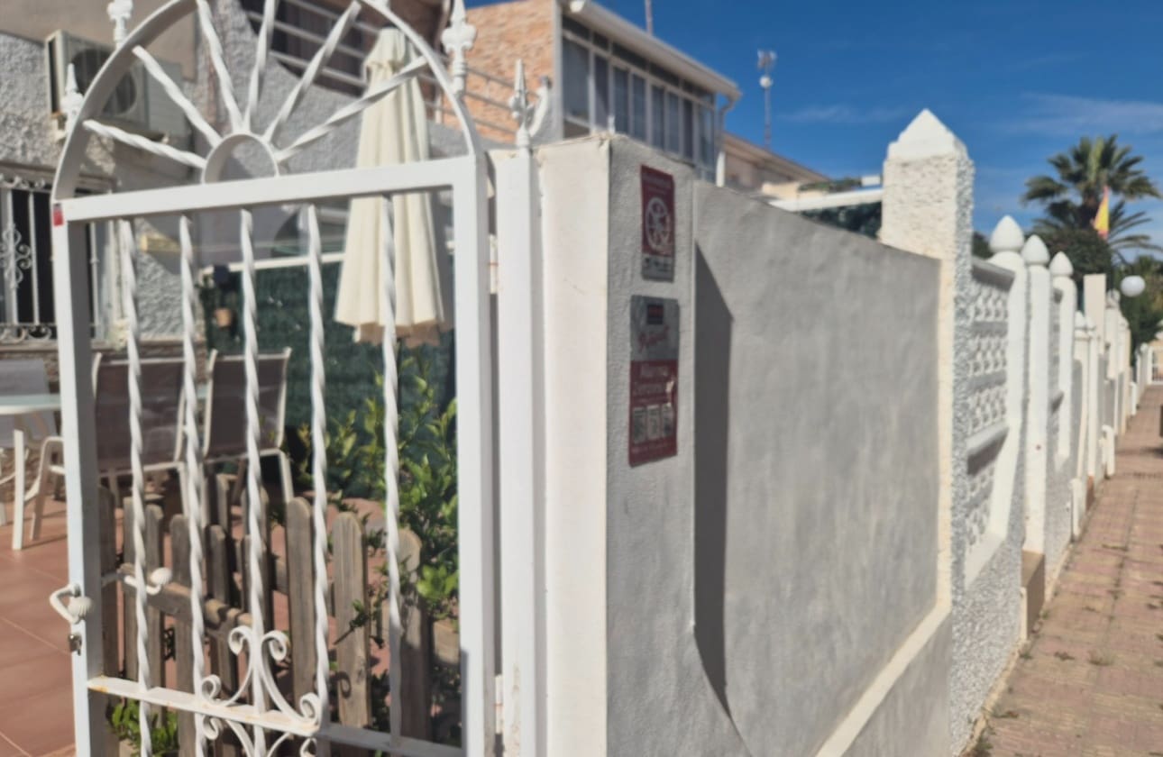 3 quarto Bungalow para venda em Torrevieja com garagem - 199 800 € (Ref: 9771027)