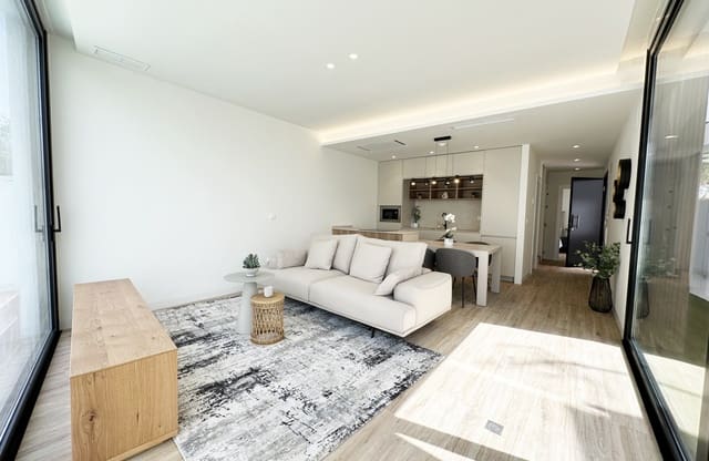 3 bedroom Villa for sale in Torre de la Horadada, Pilar de la Horadada - € 589,000 (Ref: 9778693)